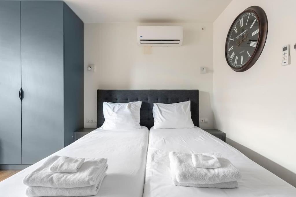 Stylish Apartments In The Heart Of Breda City Center Стая снимка