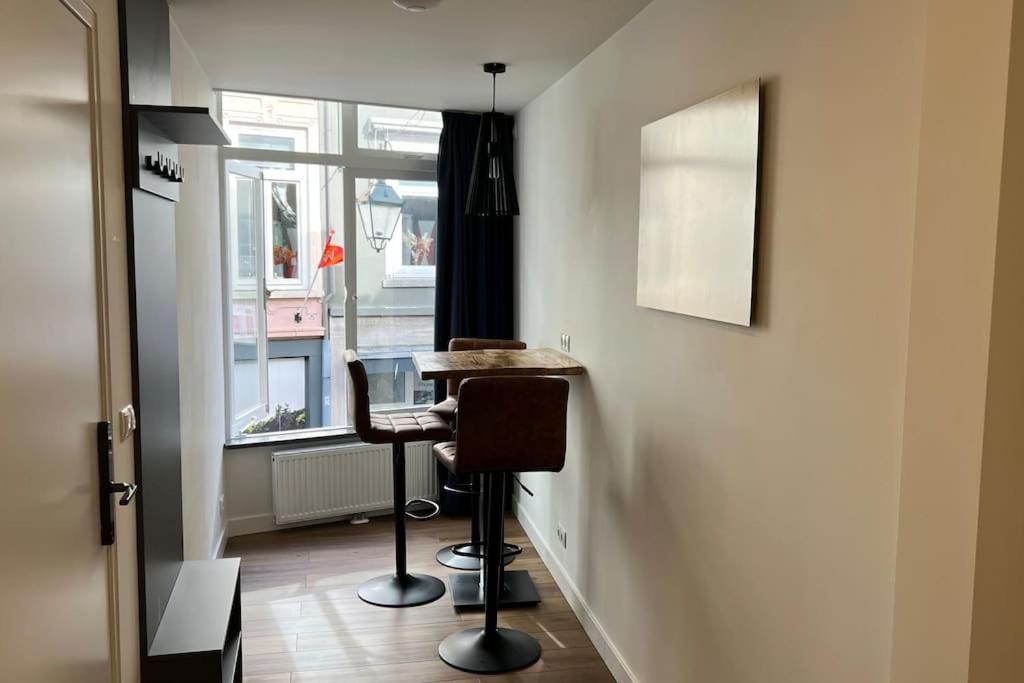 Stylish Apartments In The Heart Of Breda City Center Стая снимка