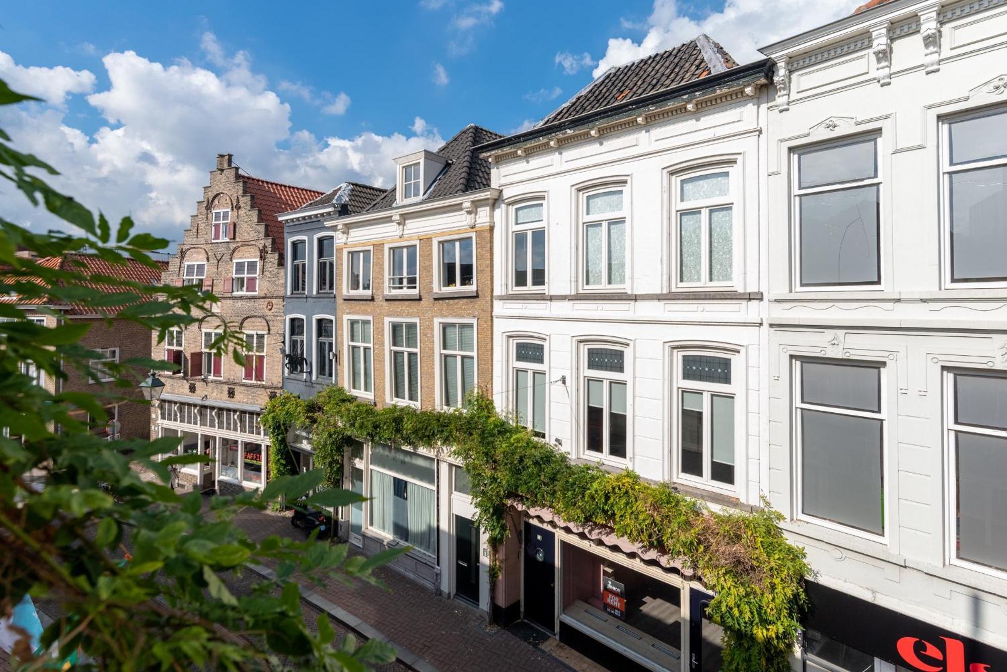 Stylish Apartments In The Heart Of Breda City Center Стая снимка